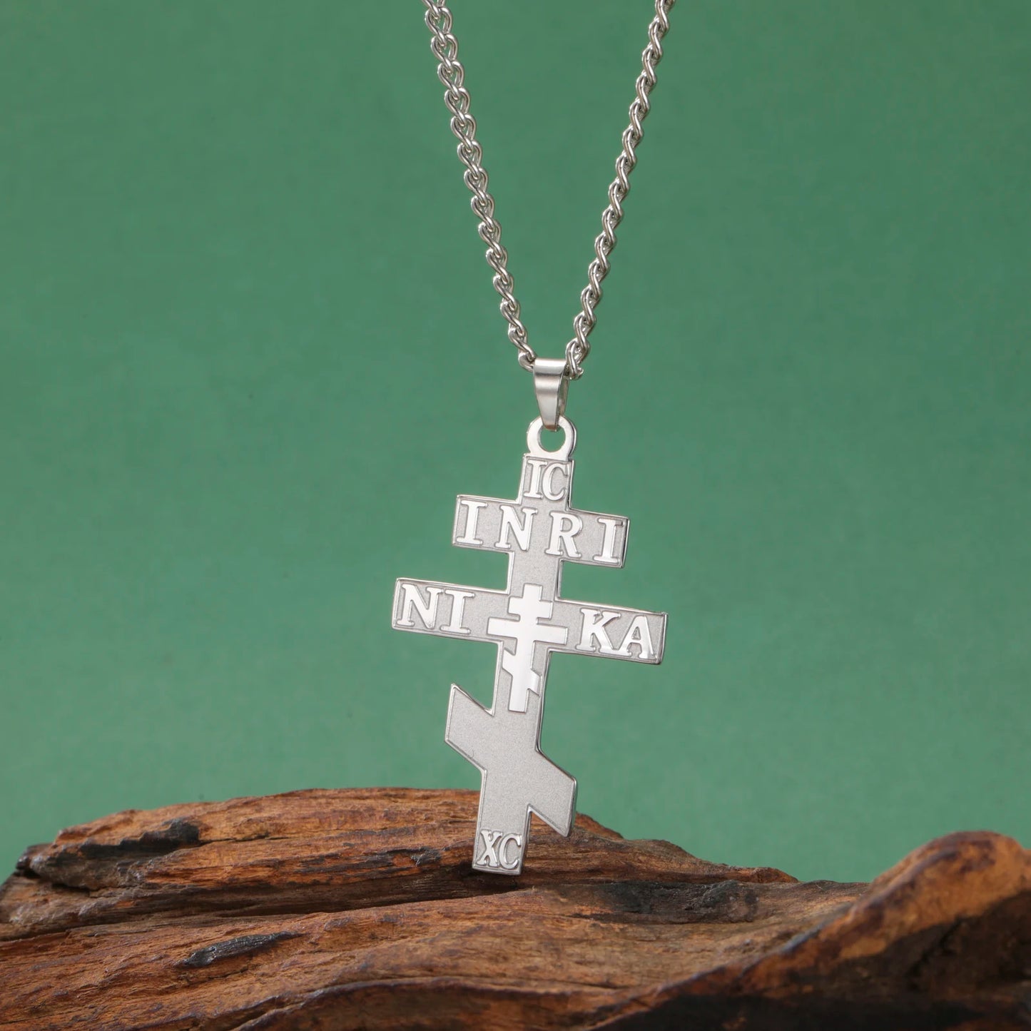Chaîne et pendentif IC XC NIKA INRI