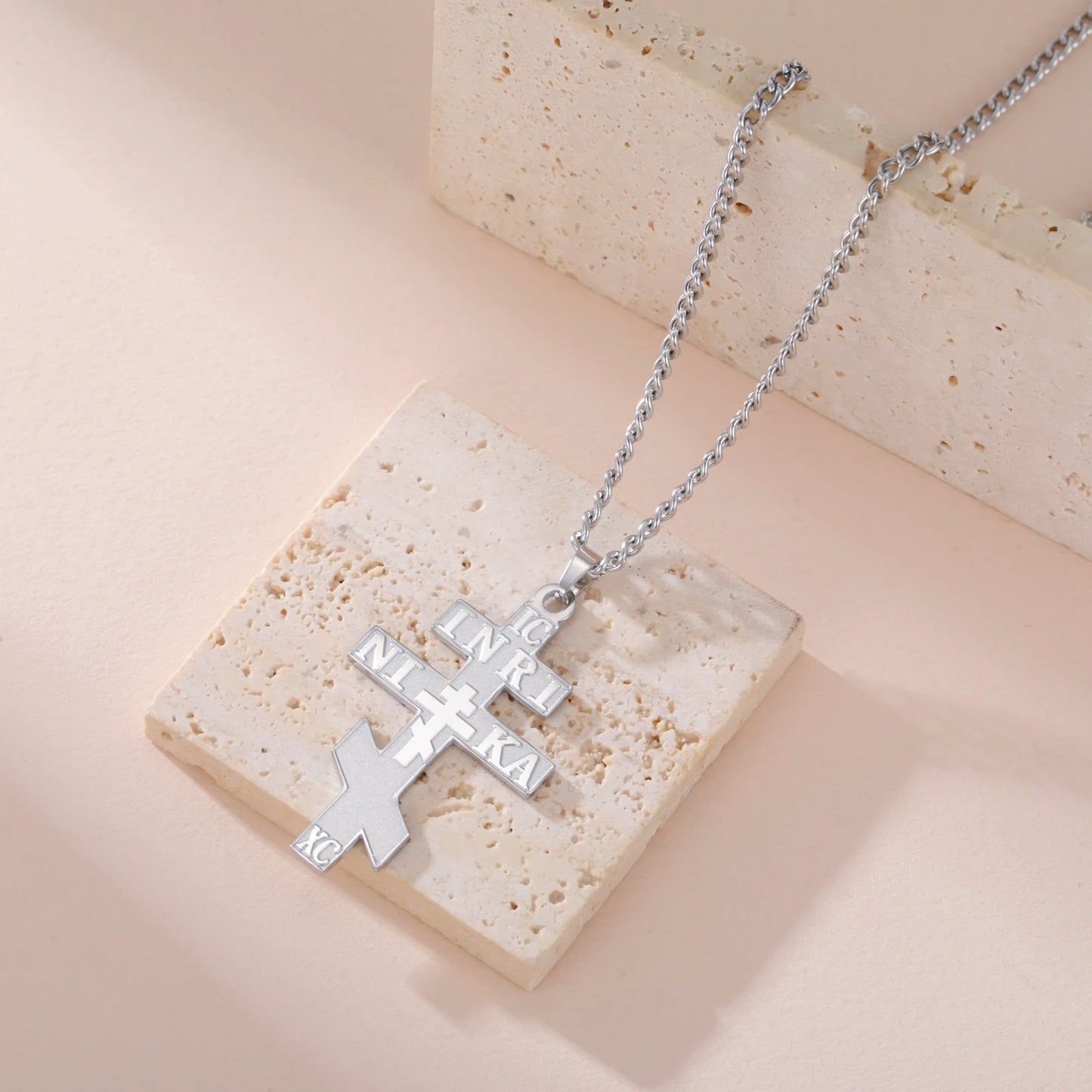 Chaîne et pendentif IC XC NIKA INRI