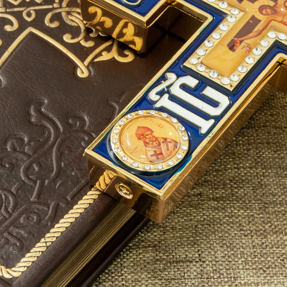 Croix orthodoxe d’église de décoration et dévotion