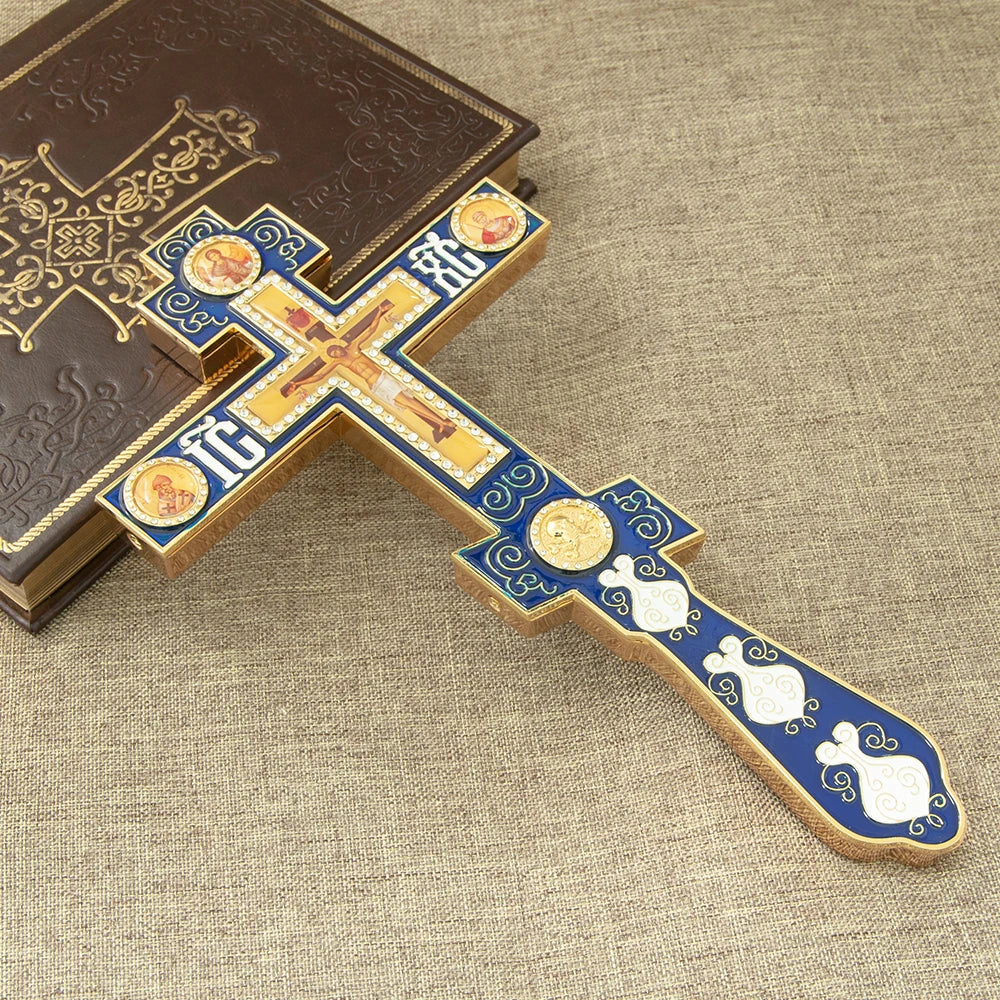 Croix orthodoxe d’église de décoration et dévotion