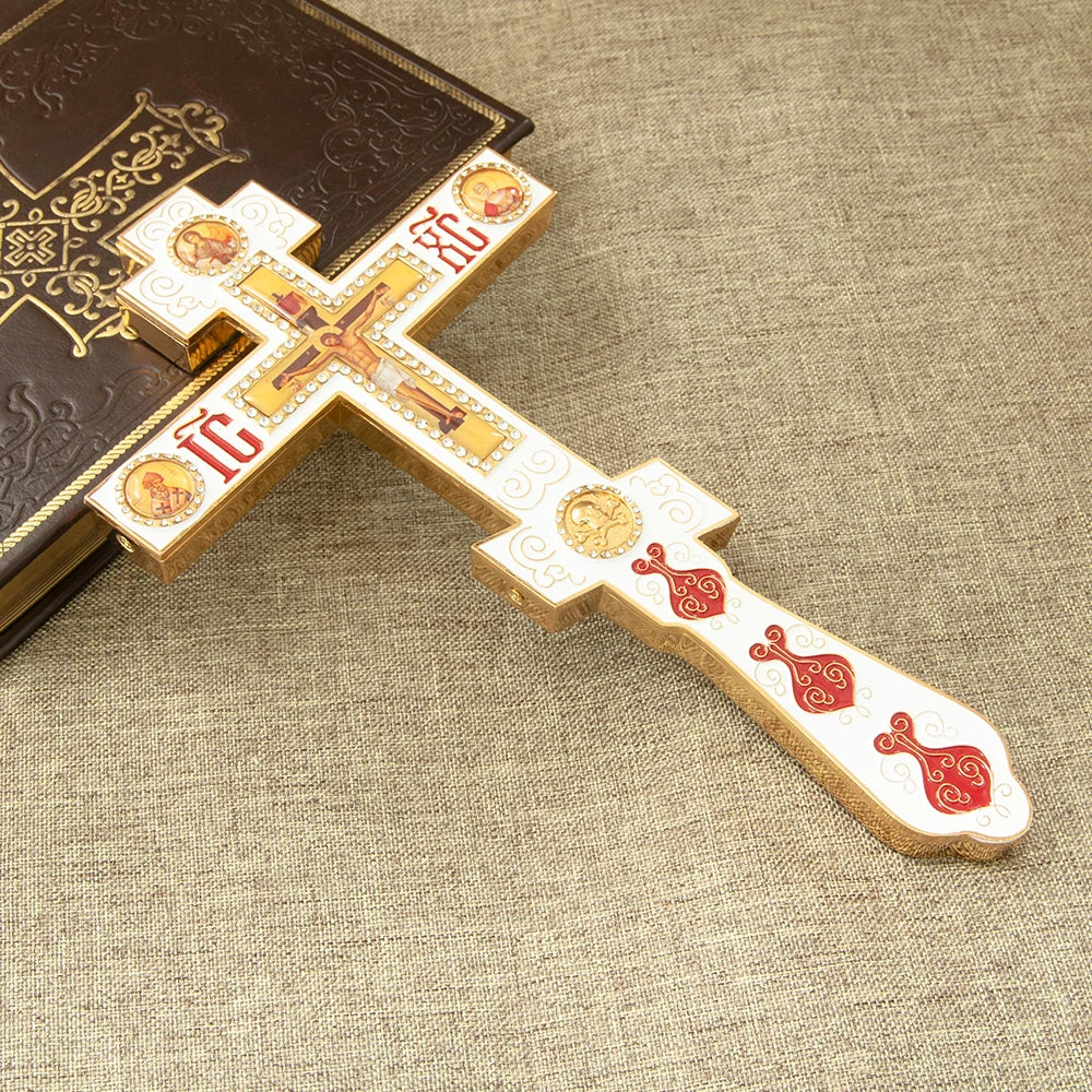 Croix orthodoxe d’église de décoration et dévotion