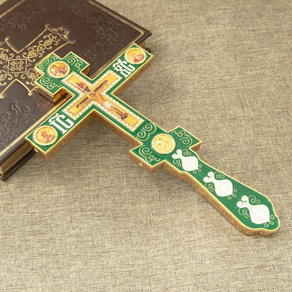 Croix orthodoxe d’église de décoration et dévotion